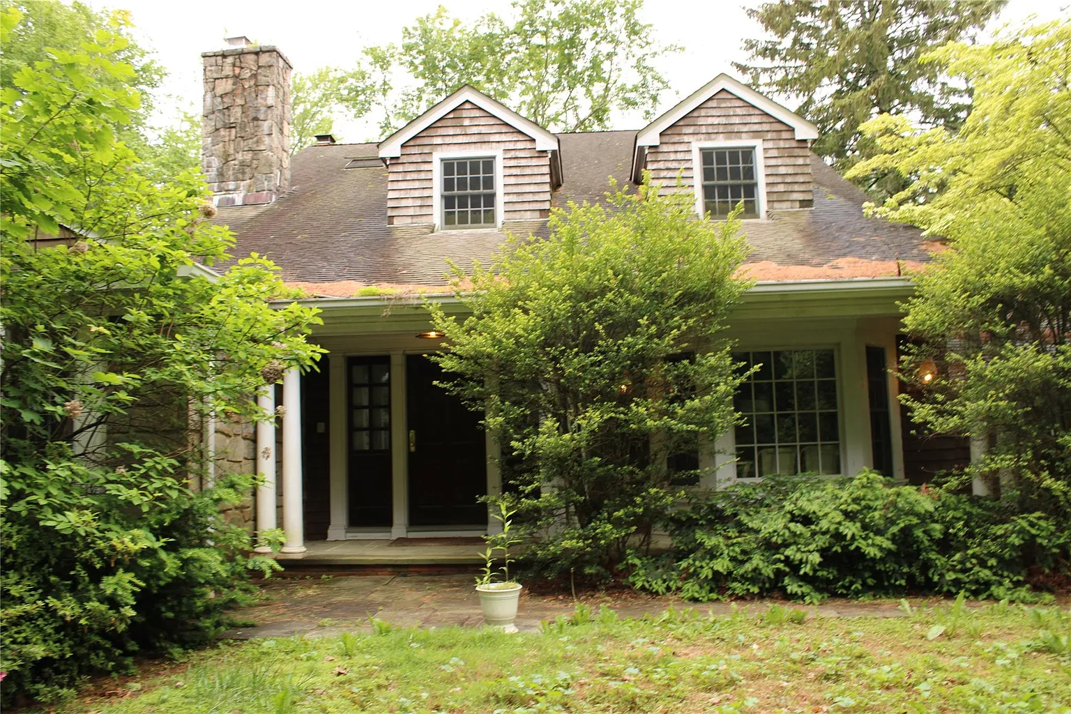 7 Locust Lane photo 1