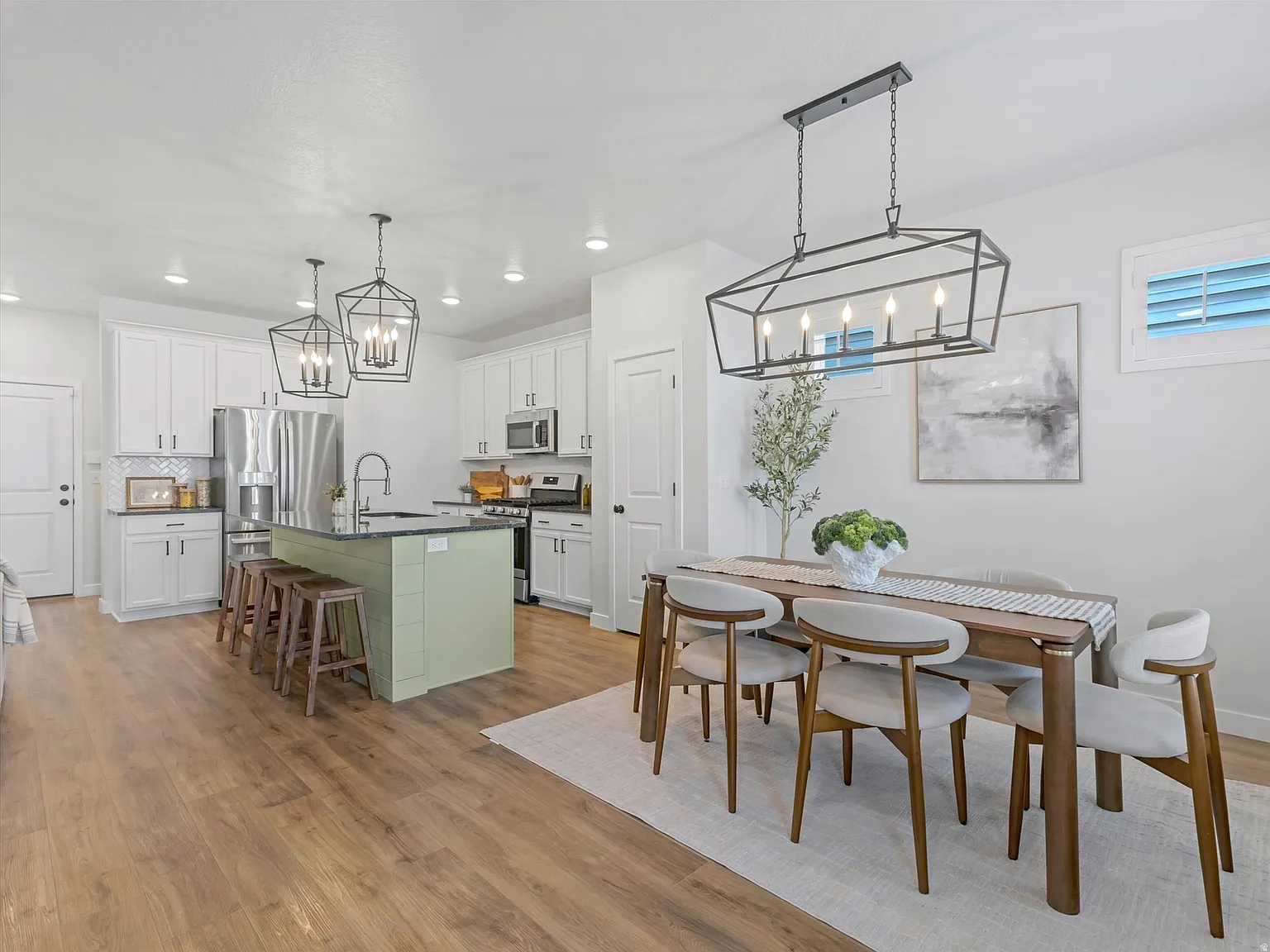 4 bed, 3.5 bath, 2355 sqft, $2,795 — Photo 3
