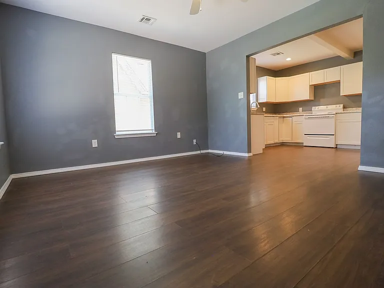 353 S Zunis Ave Duplex — Photo 5