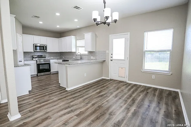 305 Maple Way — Photo 8