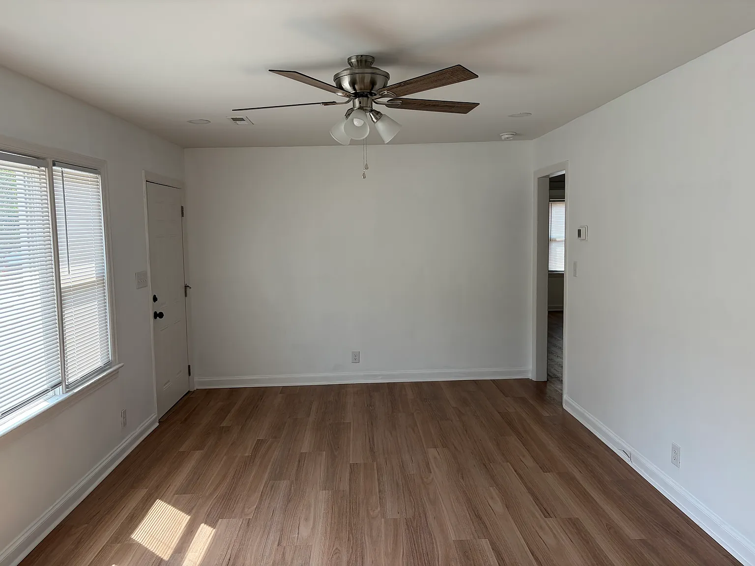 3 bed, 1100 sqft, $1,975 — Photo 4