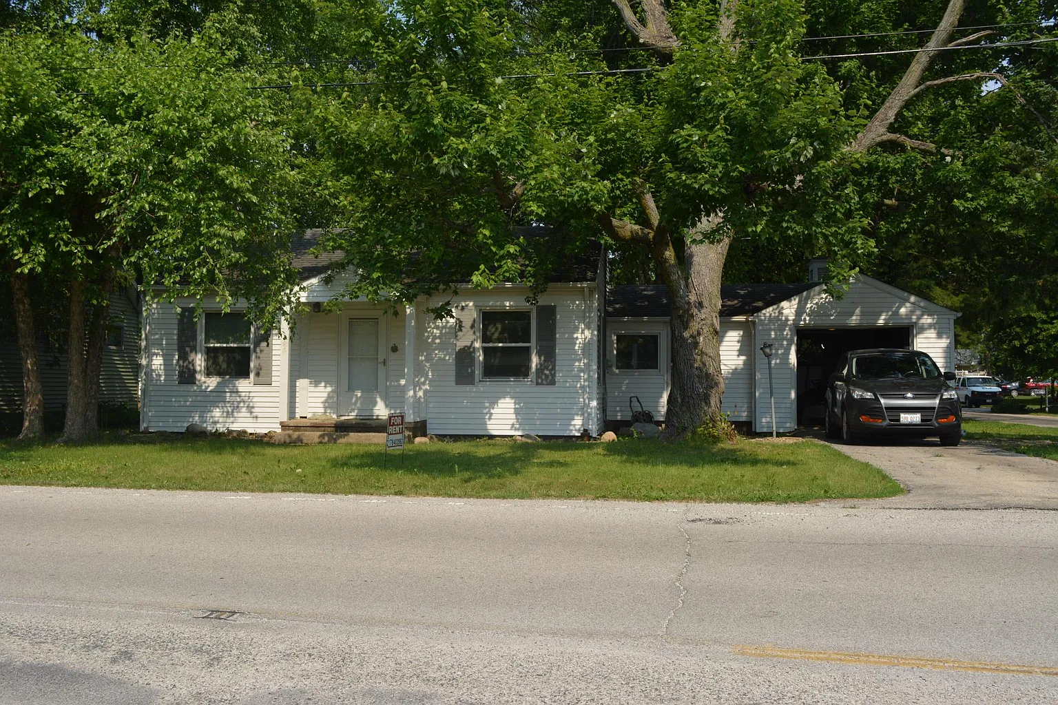 206 S Elm St photo 1