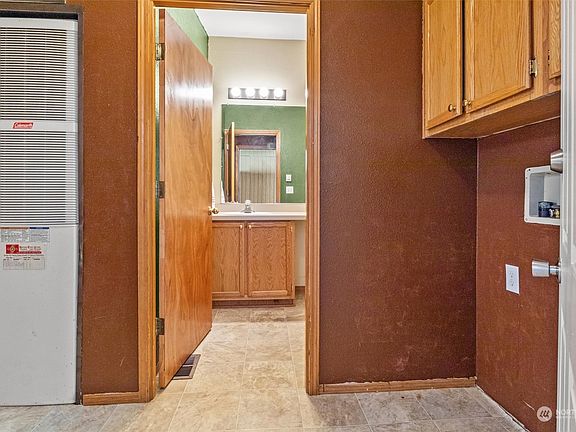 2nd image of 822 Balfour Valley Drive