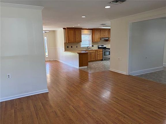 3rd image of 6034 Chamberlain Dr