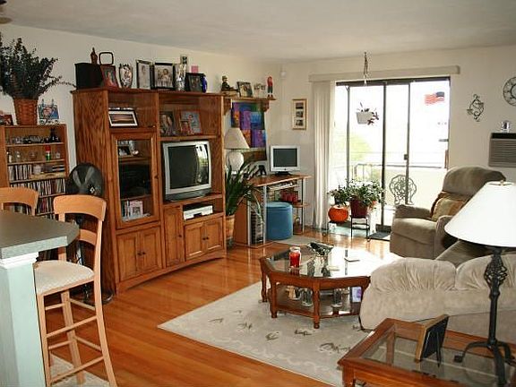3rd image of 1000 Governors Dr APT 21