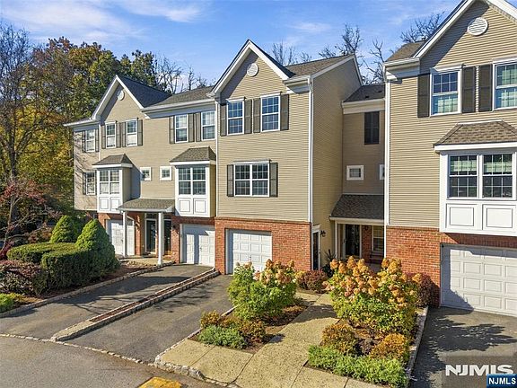 3rd image of 22 Greenbrook Drive