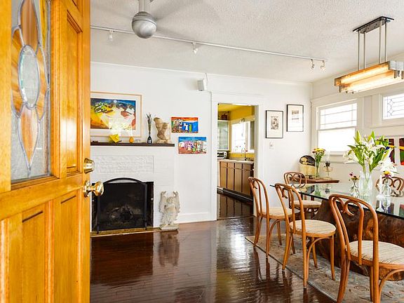 3rd image of 327 Windward Ave