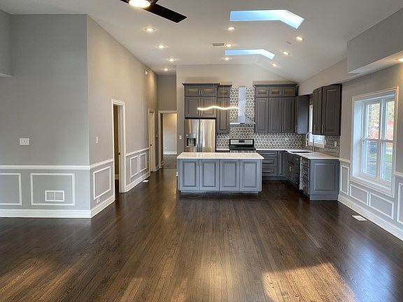 5th image of 9849 S Claremont Ave