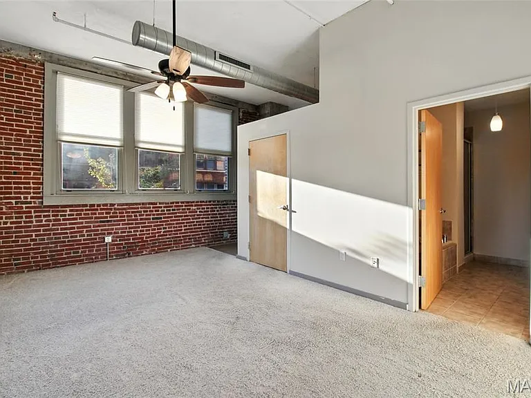 1627 Locust St #202 — Photo 24