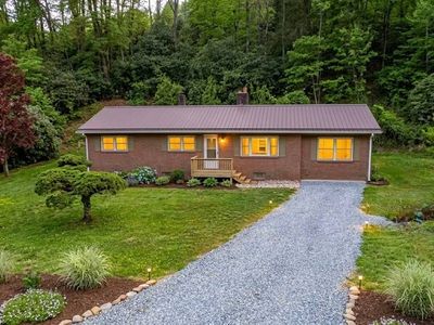 8855 Bugger Hollow Ave, Newland, NC, 28657