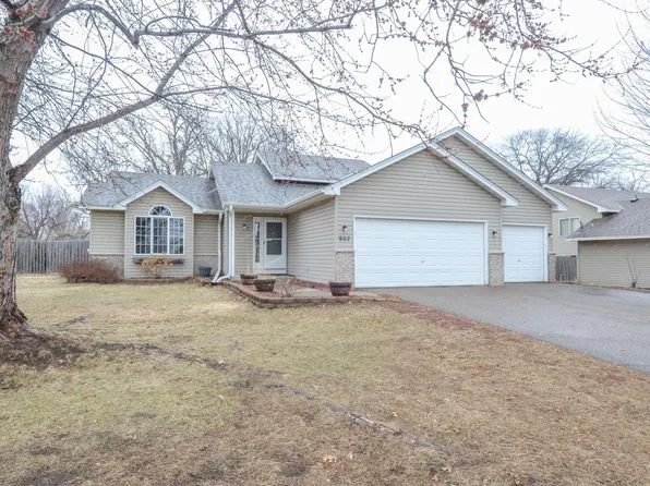 902 Hillock St NW, Isanti, MN 55040