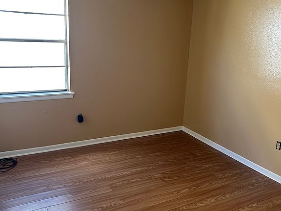 4th image of 3821 Inwood Dr