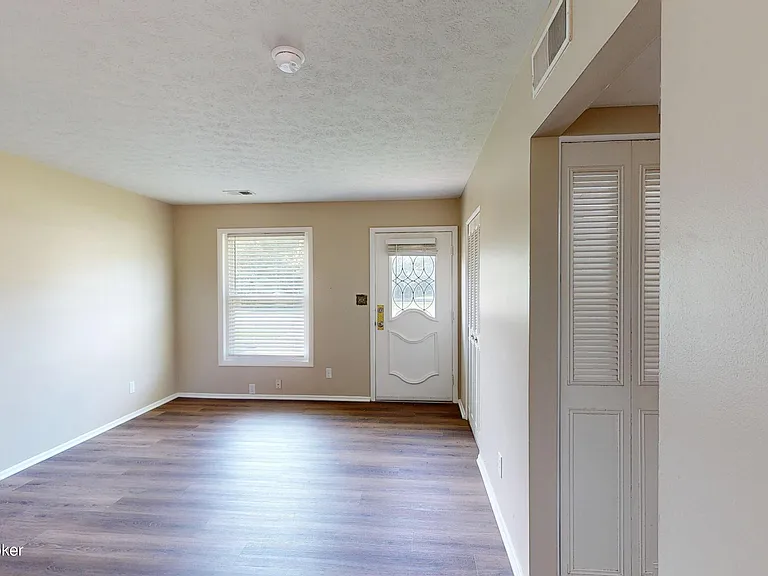 9907 Robsion Rd — Photo 3