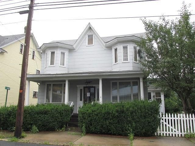 1st image of 422 Main St