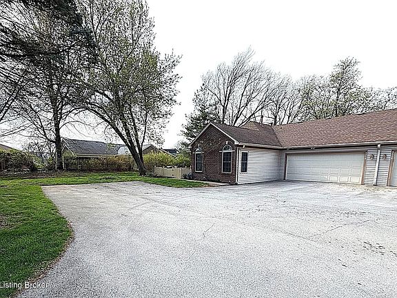 4th image of 3214 Graystone Manor Pkwy