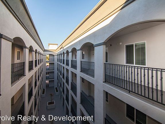 4th image of 5100 Woodman Ave #306