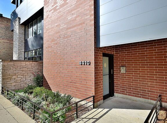 2nd image of 4410 N Troy St APT 402