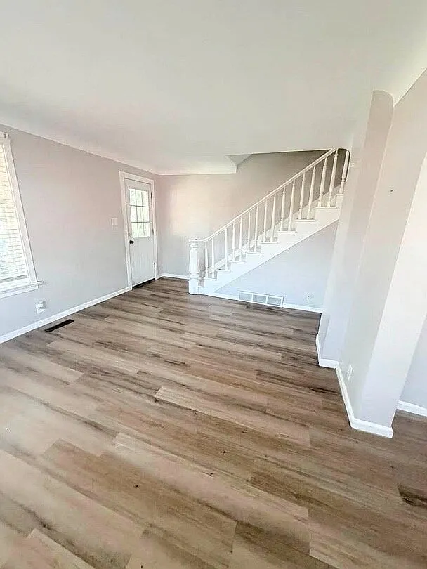 2 bed, 1.0 bath, 901 sqft, $1,095 — Photo 1