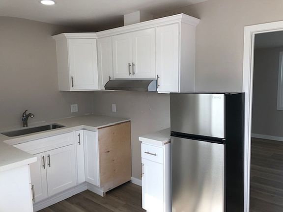 3rd image of 1061 E Market St #A