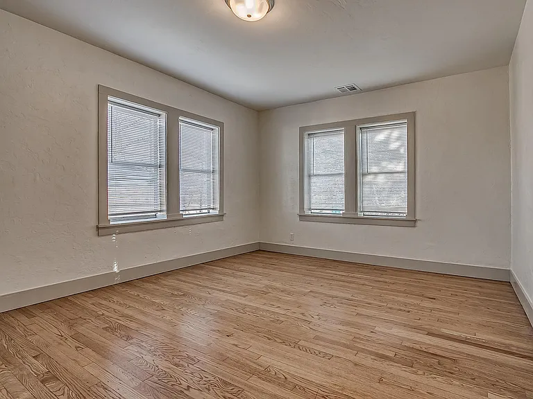 2110 N Kelley Ave — Photo 12