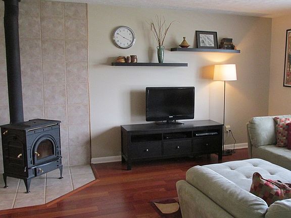 5th image of 204 Farmbrook Dr