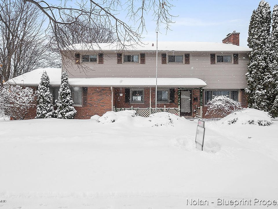 1st image of 37 Crestwood Dr NW