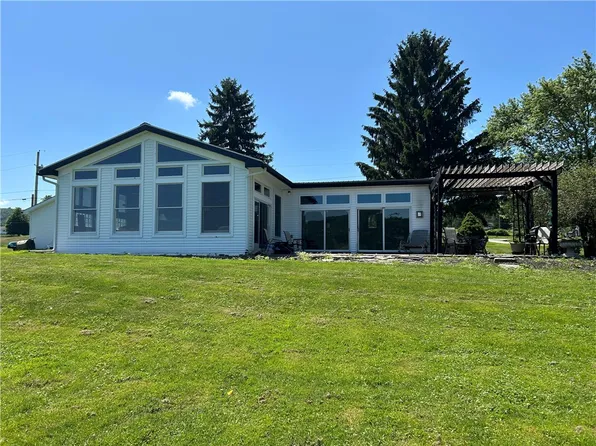 17 Sunrise Ln, Lawrenceville, PA 16929