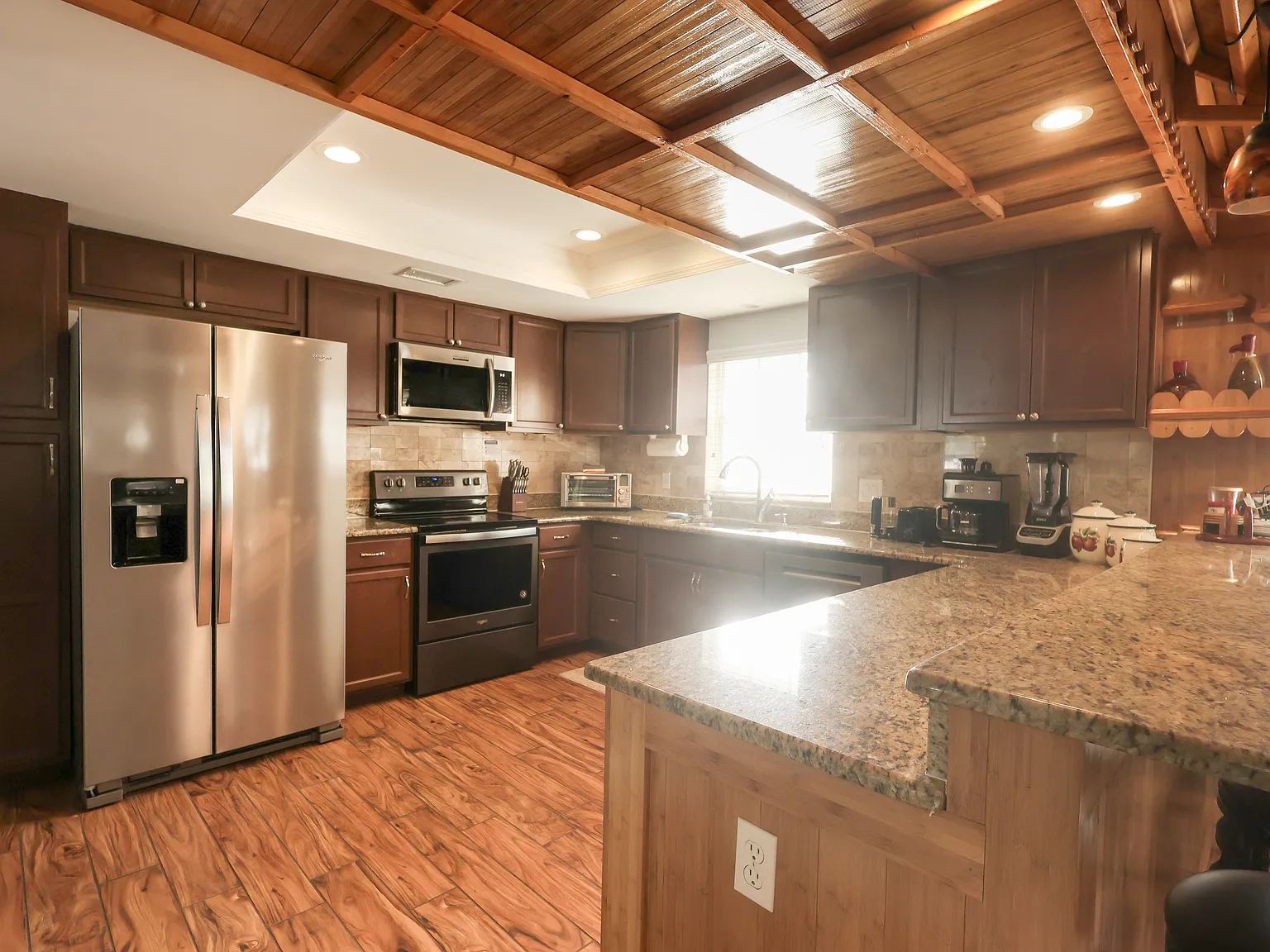 3 bed, 1940 sqft, $2,900 — Photo 2