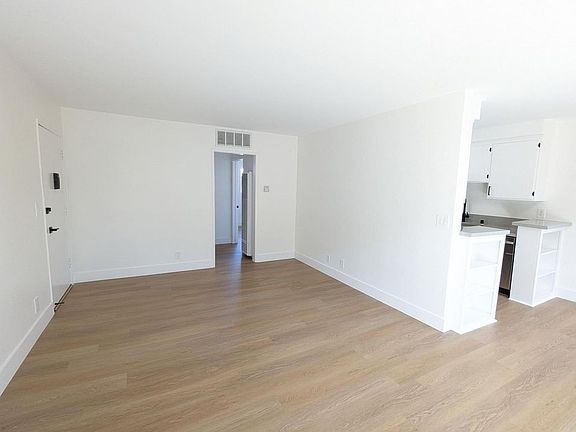 3rd image of 12415 Texas Ave APT 8