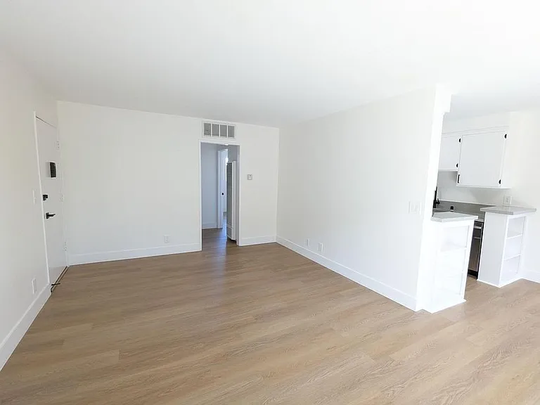 12415 Texas Ave #8 — Photo 3