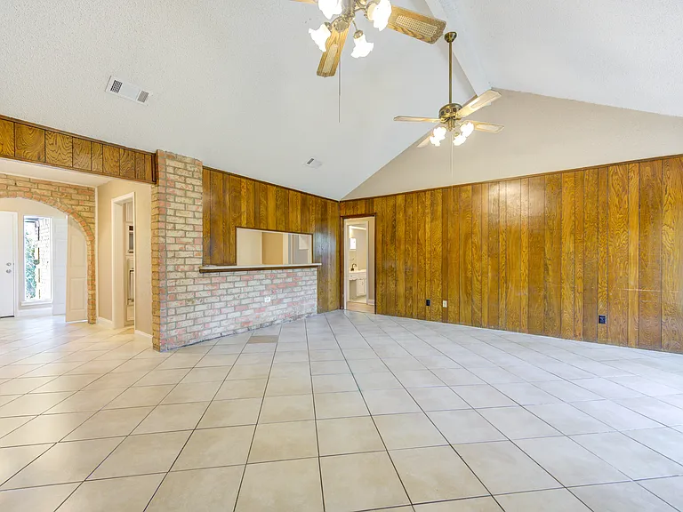 2427 Ridgemont Dr — Photo 15