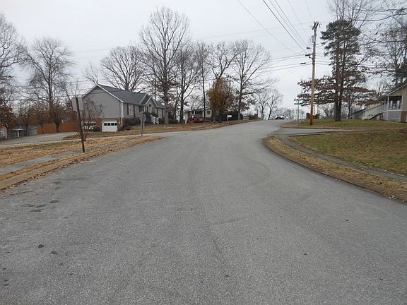 4th image of 623 N Brook Dr