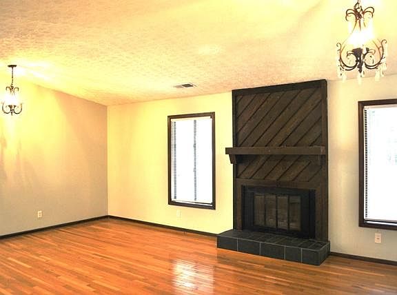2nd image of 3237 Mountain Hollow Dr