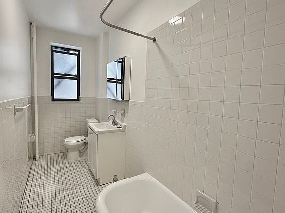 4th image of 233 W 83rd St APT 3C