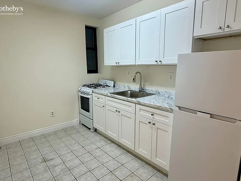 2708 Broadway #11 — Photo 5