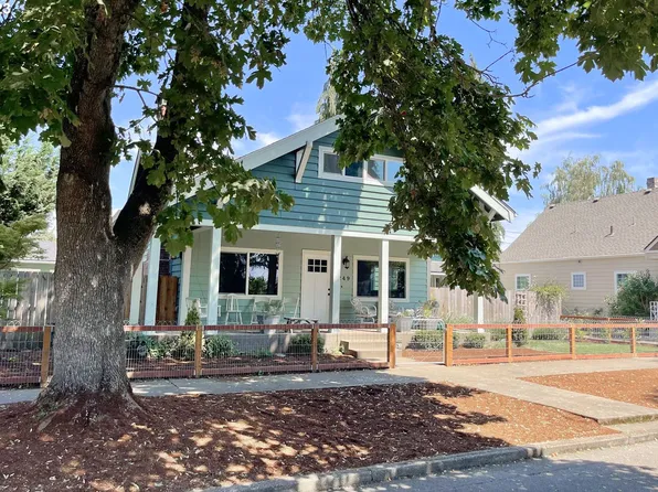 249 Monroe St, Harrisburg, OR 97446