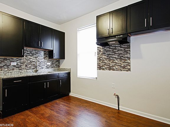 3rd image of 7524 S Ellis Ave #1