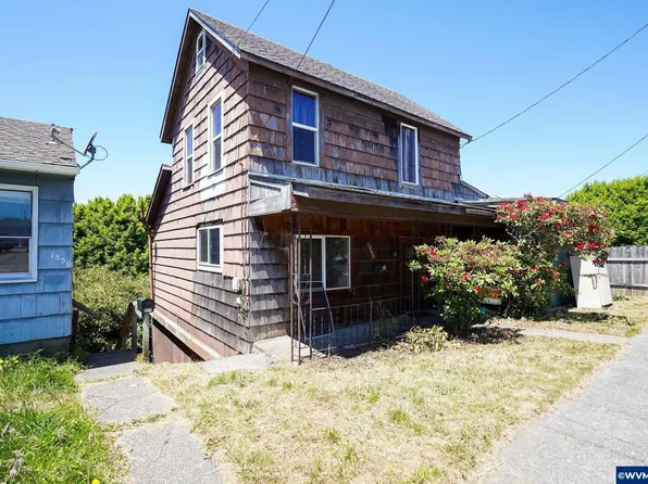 1848 Meade Ave, North Bend, OR 97459