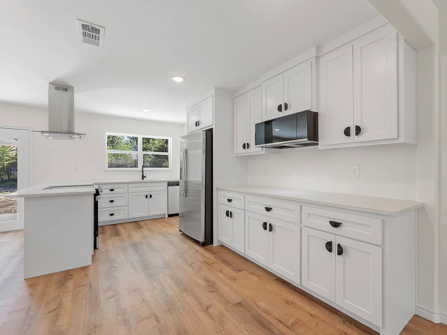 3 bed, 2000 sqft, $2,500 — Photo 2