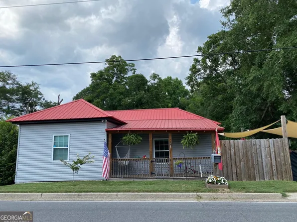 409 W James St, Claxton, GA 30417
