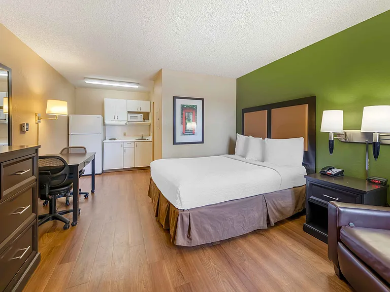 Studio Suite - 1 Queen Bed