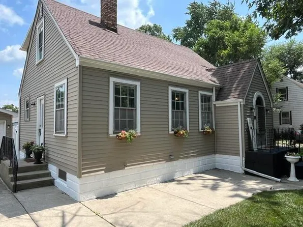 1213 Sycamore St, Crown Point, IN 46307