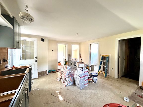 3rd image of 255 Oliphant Ln #B
