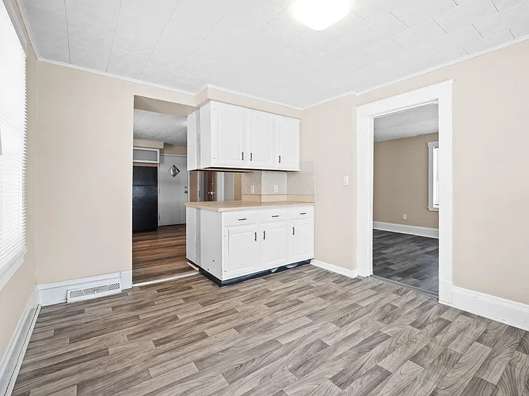 153 Henry St — Photo 8