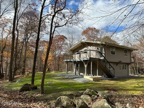 101 Hickory Dr, Hawley, PA 18428
