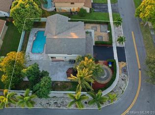 9510 SW 7th Ct, Pembroke Pines, FL 33025