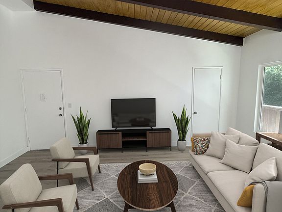 2nd image of 1007 Lincoln Blvd APT 11