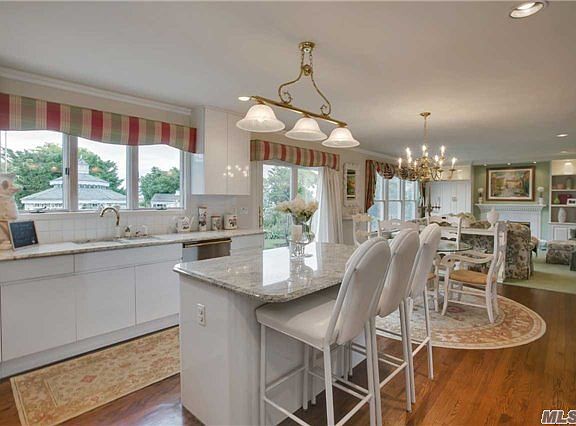 5th image of 53 Oak Neck Ln
