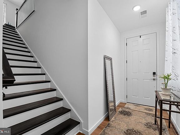 3rd image of 5718 Howard Dr