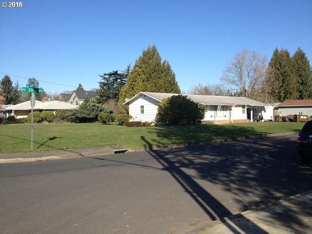 1st image of 115 NE 30th Ave